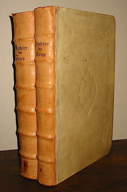 Laonicus (Chalkondyles Laonikon) - Artus Thomas - De Mezeray F.E., de - Baudier Michel - Nicolay Nicolas Chalcondyle Histoire generale des Turcs, contenant l'histoire de Chalcondyle, traduite par Blaise de Vigenaire, avec les illustrations de mesme Autheur. Et continuée iusques en l'an M.DC.XII par Thomas Artus; et en cette Edition, par le Sieur de Mezeray, iusques en l'année 1661. De plus, l'histoire du serail par le sieur Baudier. Les figures et descriptions des principaux officiers et autres Personnes de l'Empire Turc, par Nicolai. Les tableaux prophetiques sur la ruine du mesme empire. Et la traduction des Annales des Turcs, piece tres necessaire pour l'intelligence de tout le corps de cette Histoire, mise du latin en françois, par ledit Sieur de Mezeray. Tome premier (e Tome second) 1662 Paris chez Augustin Courbé, au Palais, en la Gallerie des Merciers, à  la Palme